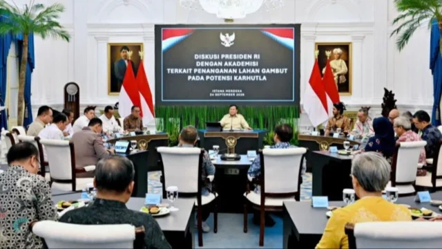 Prabowo afferma che esistono ancora regolamenti regionali che consentono di bruciare terreni fino a 2 ettari: una totale assurdità Prabowo afferma che esistono ancora regolamenti regionali che consentono di bruciare terreni fino a 2 ettari: una totale assurdità