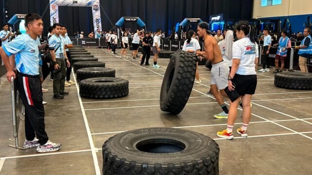 Quando civili e TNI-Polri combattono fisicamente in un’unica arena Quando civili e TNI-Polri combattono fisicamente in un’unica arena