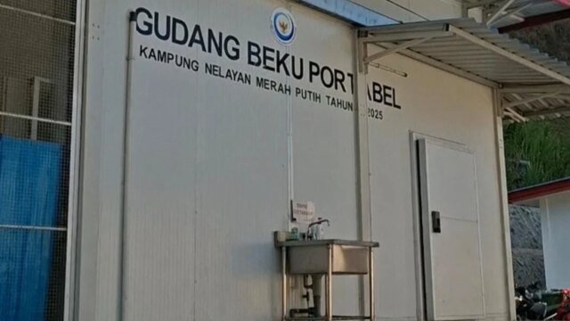 I pescatori di Karangduwur utilizzano celle frigorifere e auto refrigerate come risultato della sinergia KKP-Kemenkop I pescatori di Karangduwur utilizzano celle frigorifere e auto refrigerate come risultato della sinergia KKP-Kemenkop