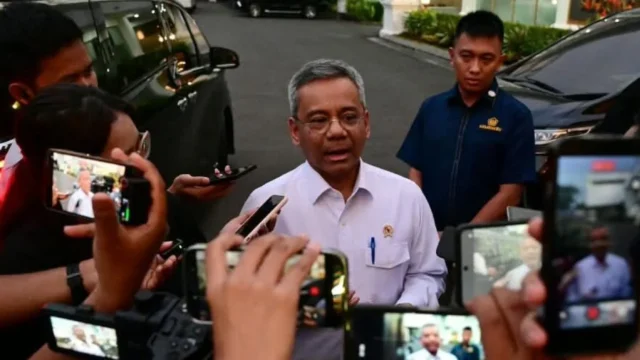 Riferendo l’APBN del 2027 a Prabowo, Suahasil spiega la risposta del presidente riguardo alla spesa statale che ha raggiunto i 4.100 trilioni di IDR Riferendo l’APBN del 2027 a Prabowo, Suahasil spiega la risposta del presidente riguardo alla spesa statale che ha raggiunto i 4.100 trilioni di IDR