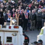 “Follia”: situazione di stallo nella città dell’Irlanda del Nord mentre i manifestanti bloccano la prima marcia degli orangisti da decenni