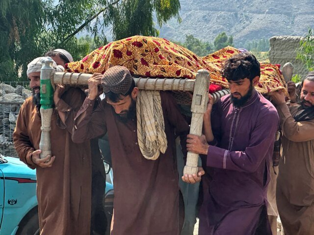 L’Afghanistan dice che tre sono stati uccisi negli attacchi aerei pakistani L’Afghanistan dice che tre sono stati uccisi negli attacchi aerei pakistani