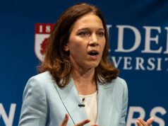 La democratica del New Jersey Rebecca Bennett schiva la domanda sul patrimonio netto 3 volte