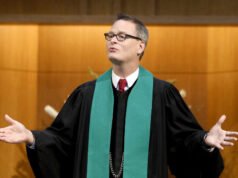 Rapporto: Il candidato dem al Senato del KS Adam Hamilton ha detto ai seguaci di “pentirsi” di mangiare carne di manzo