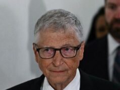 Bill Gates avverte che l’intelligenza artificiale potrebbe causare “un miliardo di morti” senza il controllo del governo