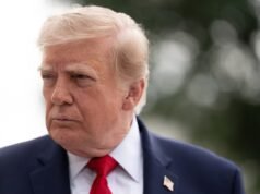 Trump si scaglia ancora contro la stampa dopo aver escluso la CNN: “Gente malata”
