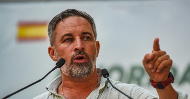Uomo arrestato dopo aver tentato di attaccare il leader dei Vox Abascal Uomo arrestato dopo aver tentato di attaccare il leader dei Vox Abascal