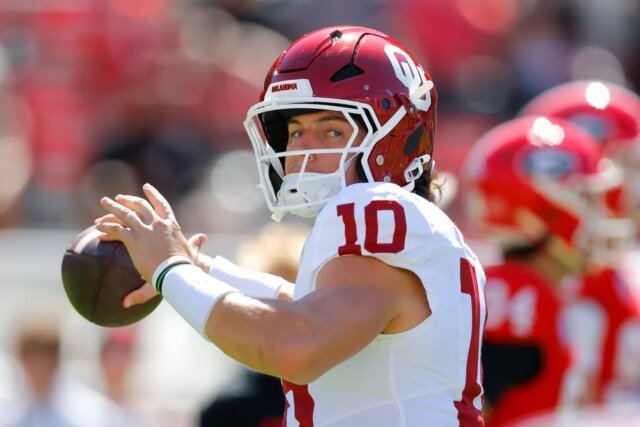Gli allenatori dell’Oklahoma hanno preso in considerazione l’idea di mettere in panchina John Mateer nella brutta sconfitta contro la Georgia Gli allenatori dell’Oklahoma hanno preso in considerazione l’idea di mettere in panchina John Mateer nella brutta sconfitta contro la Georgia