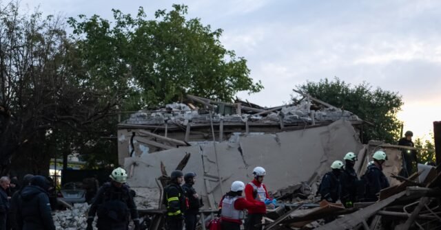 Attacchi russi uccidono 2 persone in Ucraina mentre Mosca respinge le richieste di allentare l’escalation Attacchi russi uccidono 2 persone in Ucraina mentre Mosca respinge le richieste di allentare l’escalation