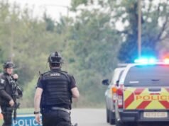 Evacuazioni vicino alla sede della Royal Air Force dopo gli arresti di esplosivi