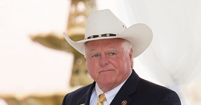 Commissario per l’Agricoltura del Texas: anche le persone qui restano legalmente fuori dal pubblico per paura di essere arrestate Commissario per l’Agricoltura del Texas: anche le persone qui restano legalmente fuori dal pubblico per paura di essere arrestate