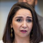 “Latino Power”: la deputata Delia Ramirez vuole abolire il DHS e creare un’agenzia per l’immigrazione “per la sicurezza della comunità”