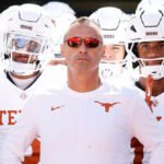 VIDEO: Steve Sarkisian del Texas incolpa la “società” per la celebrazione della minzione del suo giocatore