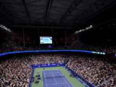 Gli influencer costringono un arbitro degli US Open a interrompere una partita, suscitando l’indignazione dei tifosi