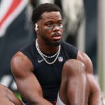 La NFL ordina ad Azeez Al-Shaair dei texani di rimuovere il nome della ragazza palestinese da Eye Black