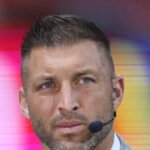 Tim Tebow interrompe il rapporto con il seminario cristiano sulla creazione di ricchezza nel mezzo di un’indagine su una truffa