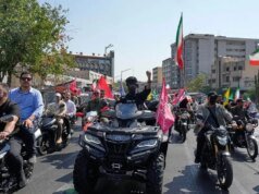 Pattuglie motociclistiche invadono le città iraniane, i checkpoint aumentano mentre il regime si prepara ai disordini