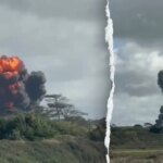 I piloti di un jet da combattimento si espellono pochi istanti prima dello schianto infuocato in Galles