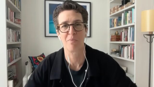 Rachel Maddow pensa che il fatto che Trump abbia bandito MSNOW, CNN e Politico insieme abbia attenuato l’impatto