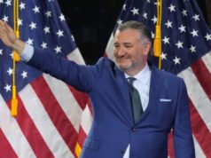 Una folla infuocata interrompe Ted Cruz con cori del tipo “Ted, fai schifo!”