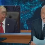 Jon Stewart strappa Trump dopo il divieto di stampa della Casa Bianca, gli suggerisce di provare a “presidere meglio”