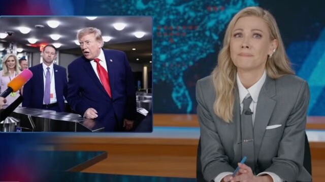Desi Lydic pensa che Trump voglia essere una vera casalinga piuttosto che un autoritario