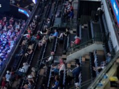In uno stadio semivuoto, Trump lancia un appello disperato per salvare le elezioni di medio termine