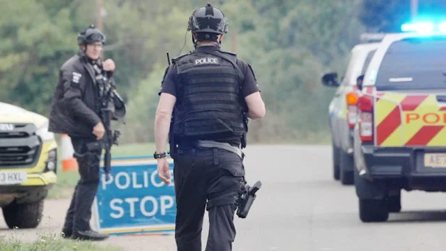 Uomini arrestati in un grave incidente avvenuto nella base aerea britannica utilizzata dagli Stati Uniti Uomini arrestati in un grave incidente avvenuto nella base aerea britannica utilizzata dagli Stati Uniti