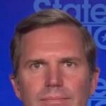 Beshear sul veto alla legge sui transgender: i democratici “non gettate nessuno sotto l’autobus”