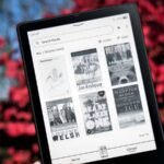Ottieni uno sconto del 39% su questo pacchetto Kindle Paperwhite Signature con dock di ricarica wireless e custodia