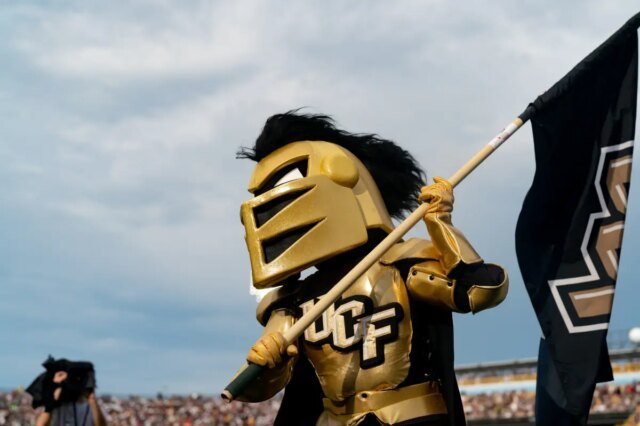 UCF svela il pass illimitato per “hot dog” – con un problema UCF svela il pass illimitato per “hot dog” – con un problema