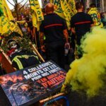 I lavoratori pubblici in Francia scioperano per la retribuzione mentre le proteste studentesche diventano violente