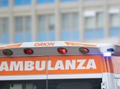 Italia: una donna tenta presumibilmente di colpire l’ex con un veicolo, invece colpisce il figlio di 5 anni