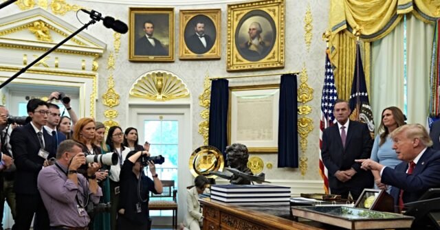CNN, MS NOW, Politico informano Trump che stanno facendo causa per il veto sull’accesso alla Casa Bianca CNN, MS NOW, Politico informano Trump che stanno facendo causa per il veto sull’accesso alla Casa Bianca