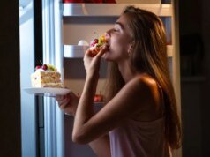 Secondo un importante studio, anche solo una piccola porzione di cibo ultra-processato al giorno è collegata a un rischio più elevato di malattie
