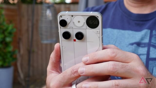 nothing-phone-3-top-back-hand.JPG