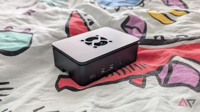 Ho costruito una piccola console retrò per la mia TV per soli $ 109 Ho costruito una piccola console retrò per la mia TV per soli $ 109