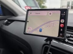 Ho aggiunto Android Auto a una vecchia auto per soli $ 4