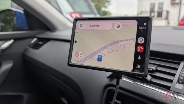 Ho aggiunto Android Auto a una vecchia auto per soli $ 4 Ho aggiunto Android Auto a una vecchia auto per soli $ 4