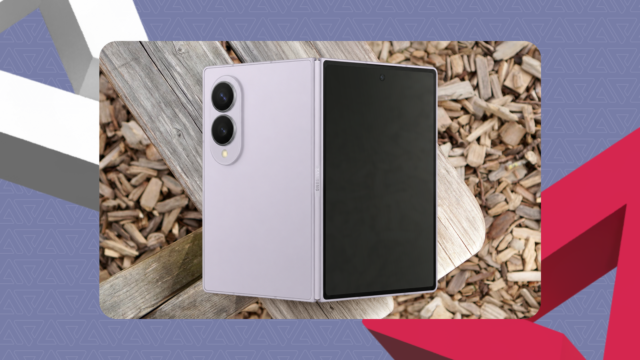 samsung-galaxy-z-fold-8-opened-on-a-wooden-surface.png