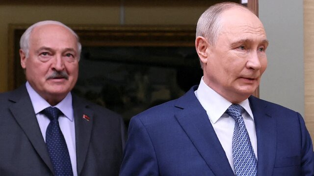 Lukashenko rivela la bizzarra discussione che lui e Putin hanno su chi sia il “dittatore più grande” Lukashenko rivela la bizzarra discussione che lui e Putin hanno su chi sia il “dittatore più grande”