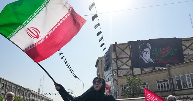 woman-waves-Iranian-flag-Iran-Aug4-26-ap-640x335.jpg