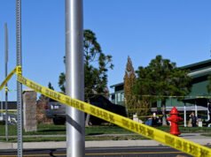 Rapporto: L’aggressore di una scuola elementare dell’Oregon ha usato il fucile comprato da sua madre