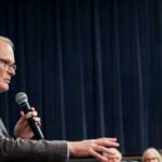 Il dem del Kansas Adam Hamilton ha detto che si sarebbe unito ai manifestanti dell’ICE