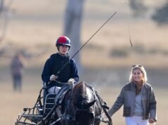 Lady Louise prende il volante! La nipote di King, 22 anni, guida la sua Land Rover al Windsor Great Park mentre l’orgogliosa madre Sophie si unisce a lei all’ultimo incontro della stagione di guida in carrozza
