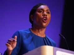 Non ditemi che non sono britannica: la signora Badenoch dà entrambi i colpi alla riforma per “cercare di riportare indietro il Regno Unito”