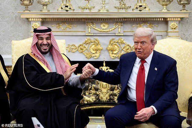 Il terrorizzato principe ereditario dell’Arabia Saudita MBS “si sta muovendo tra palazzi pesantemente sorvegliati con bunker mentre gli attacchi Houthi si intensificano” Il terrorizzato principe ereditario dell’Arabia Saudita MBS “si sta muovendo tra palazzi pesantemente sorvegliati con bunker mentre gli attacchi Houthi si intensificano”