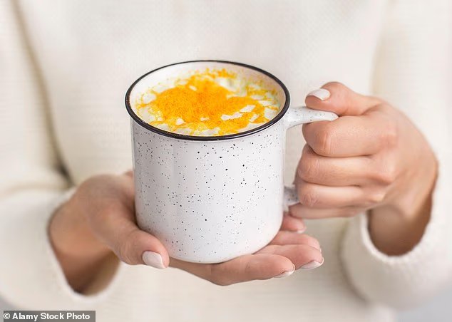 Come puoi usare la curcuma per trattare l’indigestione, l’artrite e persino il prediabete: è l’integratore più venduto in Gran Bretagna e ora ti sveliamo il modo migliore per prenderlo Come puoi usare la curcuma per trattare l’indigestione, l’artrite e persino il prediabete: è l’integratore più venduto in Gran Bretagna e ora ti sveliamo il modo migliore per prenderlo