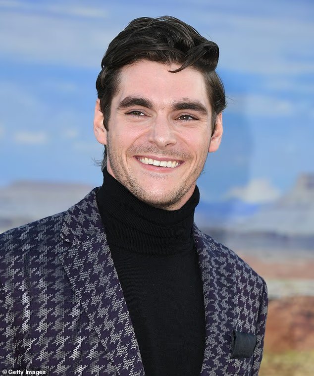 RJ Mitte, star di Breaking Bad, morto a 34 anni: l’attore noto per il ruolo di Walter White Jr. e per la difesa della paralisi cerebrale muore per suicidio RJ Mitte, star di Breaking Bad, morto a 34 anni: l’attore noto per il ruolo di Walter White Jr. e per la difesa della paralisi cerebrale muore per suicidio