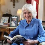 Uno sguardo intrigante sulla vita reale… e sul potere curativo dei libri: ROLAND WHITE recensisce Il libro che mi ha cambiato la vita… con un’apparizione speciale della regina Camilla